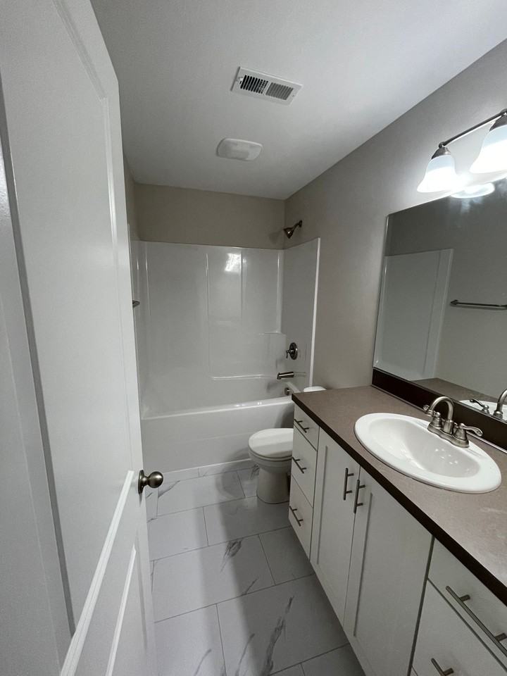 1401 Hardcastle Ave - Photo 7 of 13