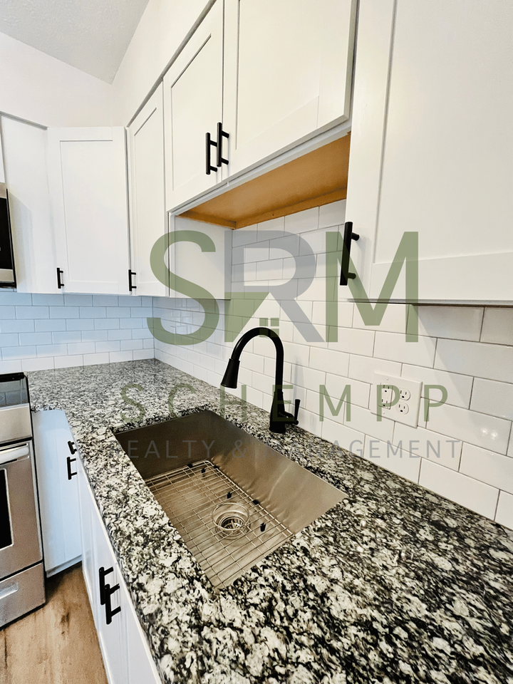 1935 Gardiner Ln - Photo 6 of 24