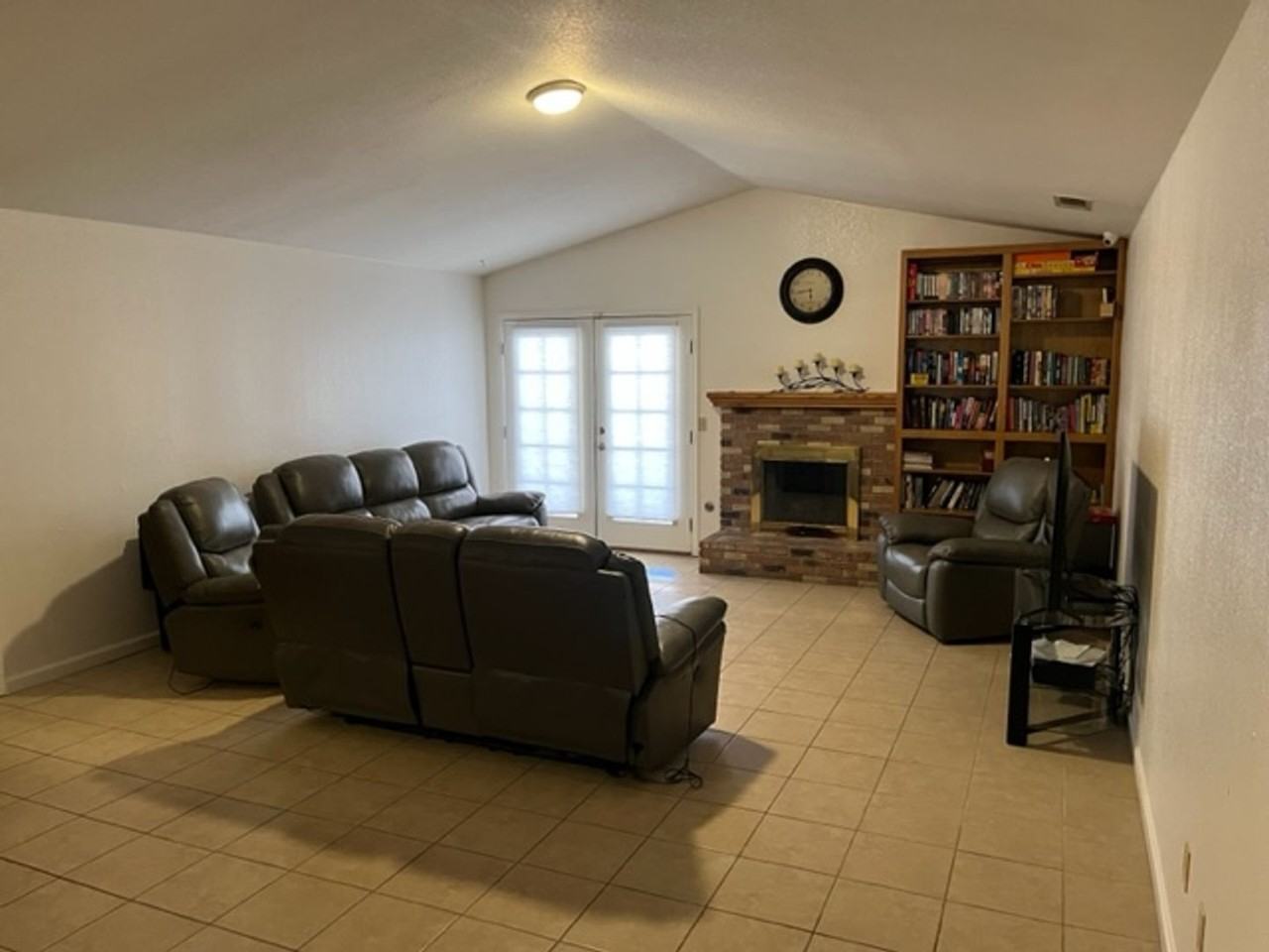 2427 Cherrywood Ct - Photo 4 of 18