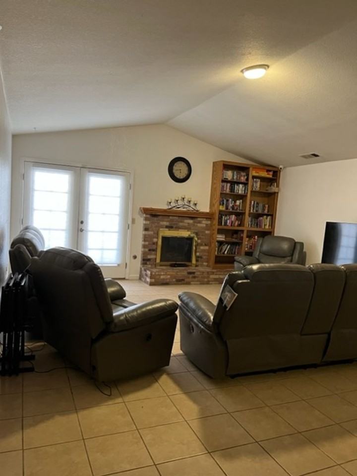 2427 Cherrywood Ct - Photo 5 of 18