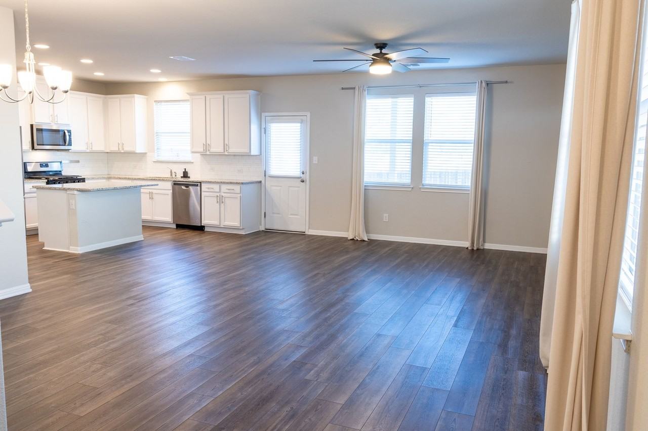 366 Silver Springs Bnd - Photo 5 of 20