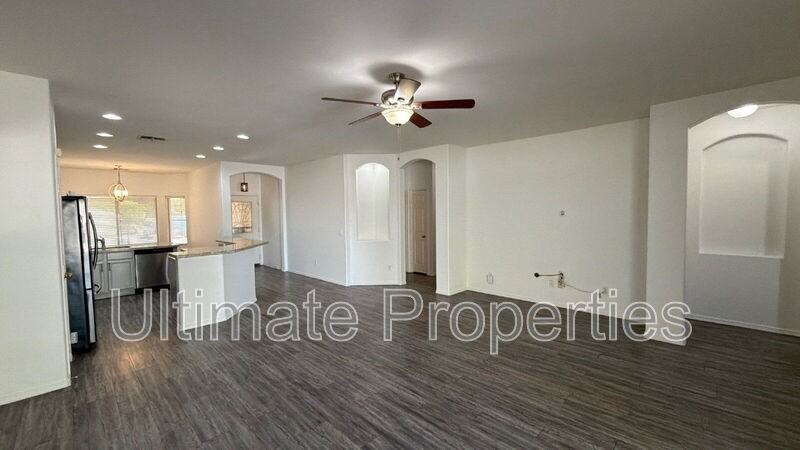 4252 N Dania Ct - Photo 4 of 10