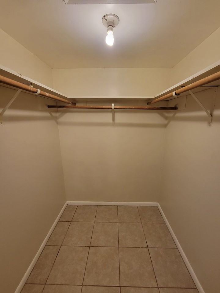 715 Vassar Ct Apt B - Photo 6 of 12