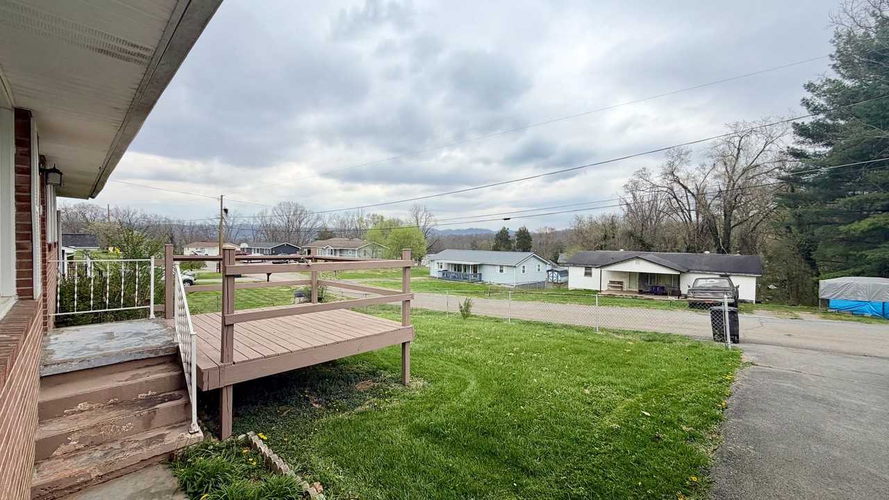 209 Mcfarland Dr - Photo 2 of 14