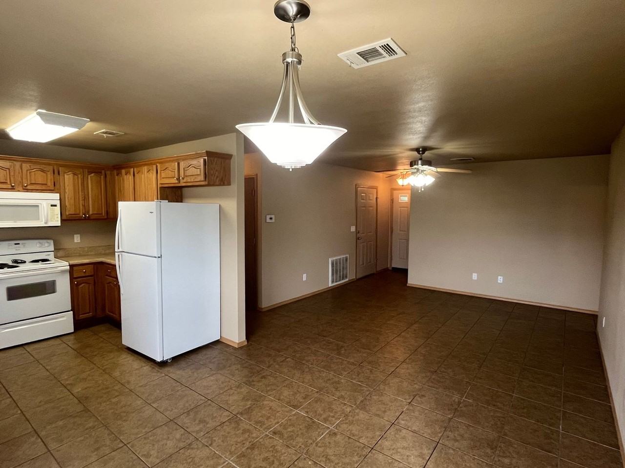 1528 E 11th Cv - Photo 3 of 16