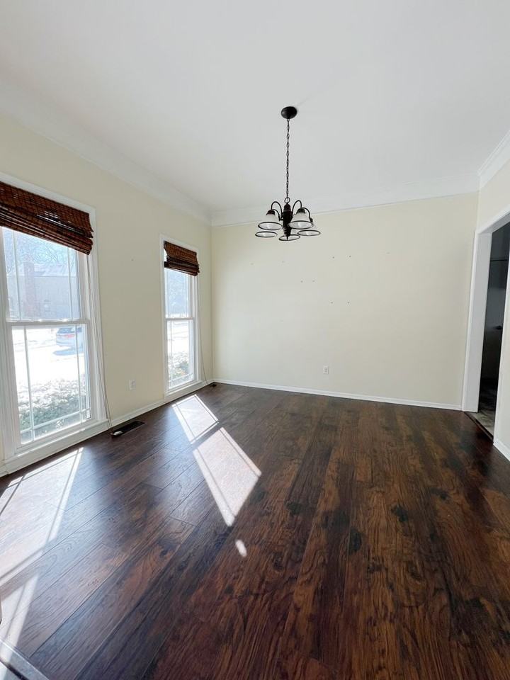 15610 Outlook St - Photo 5 of 22