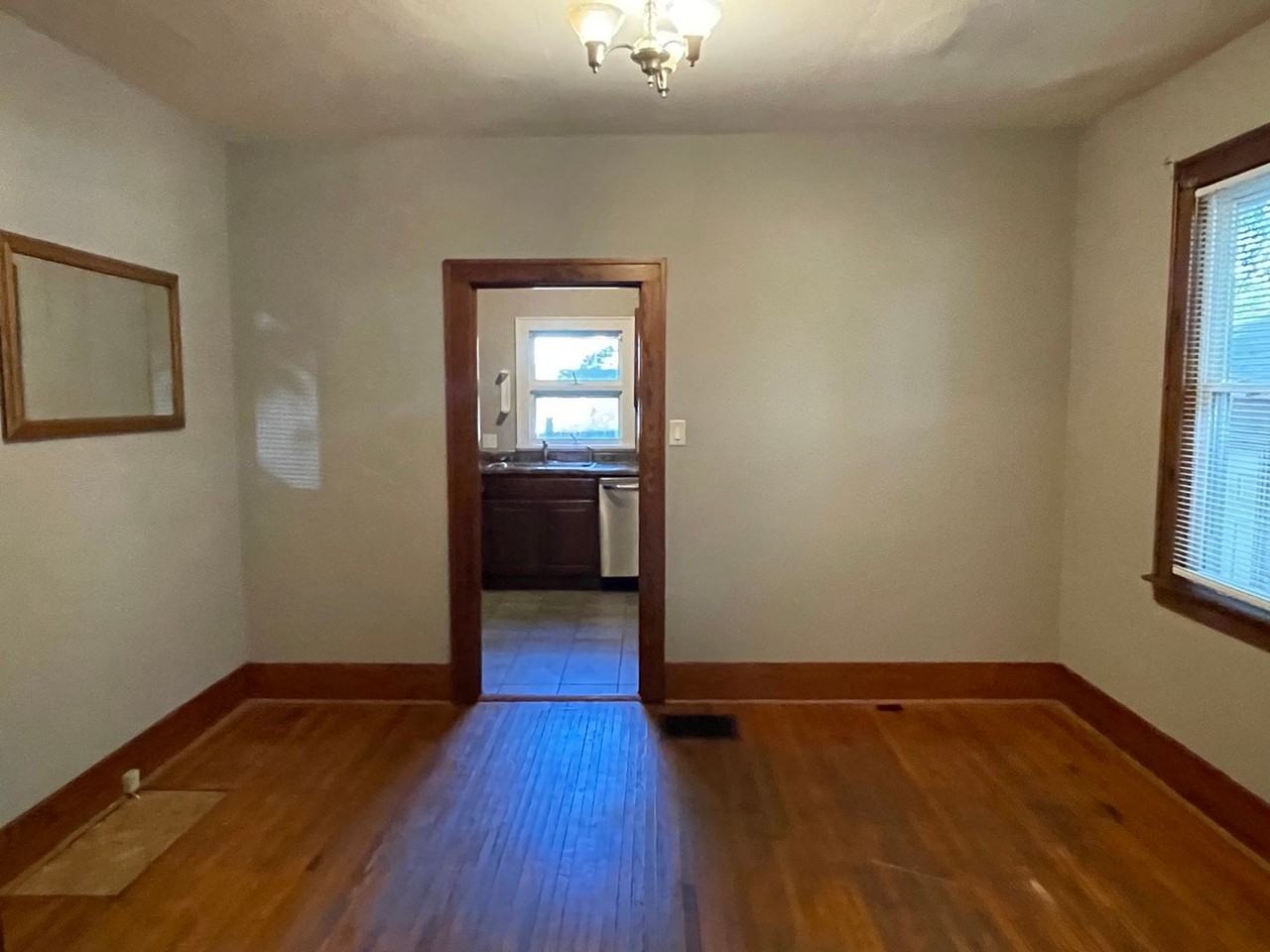 904 N Busey Ave - Photo 2 of 8