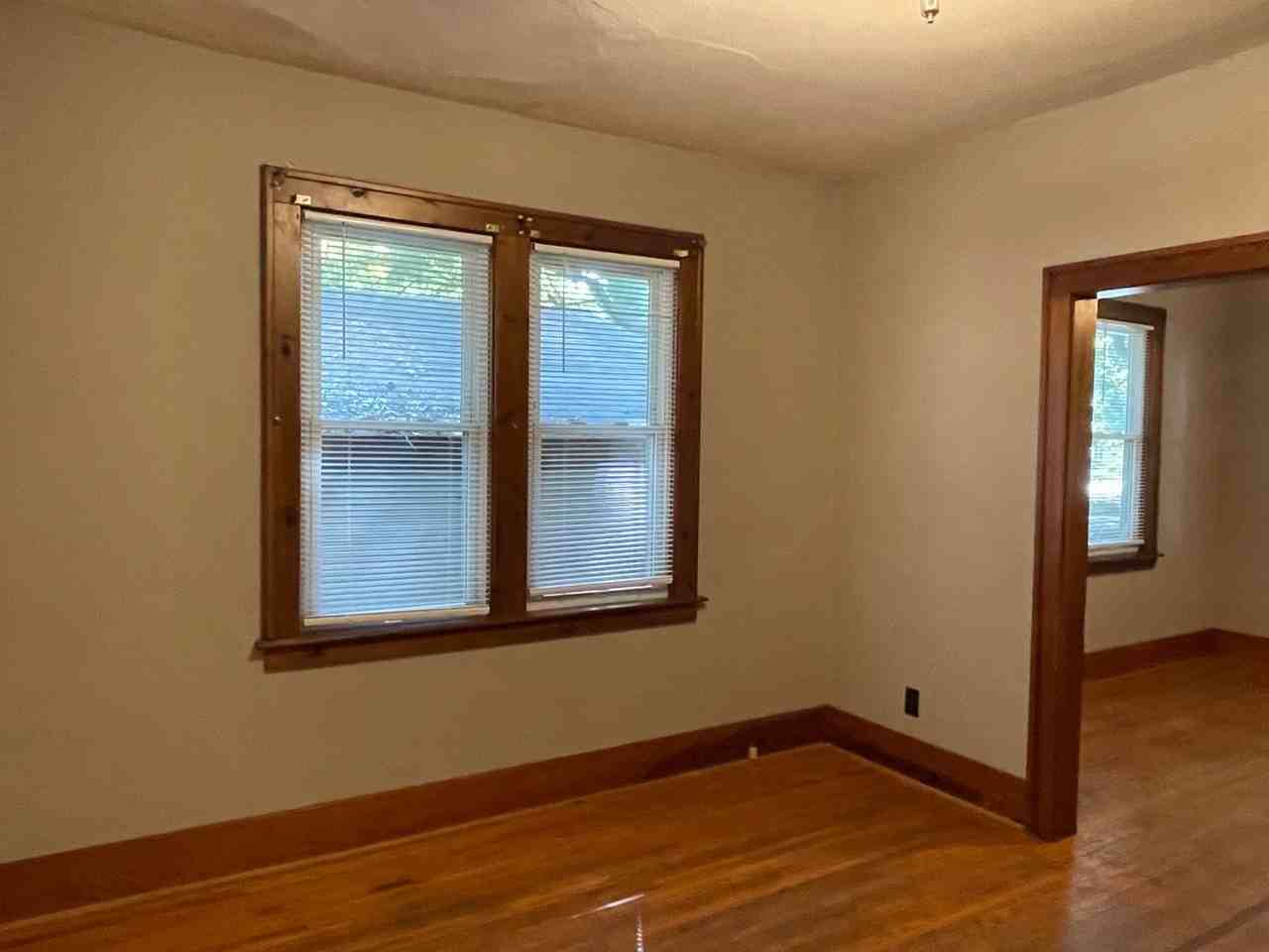 904 N Busey Ave - Photo 6 of 8