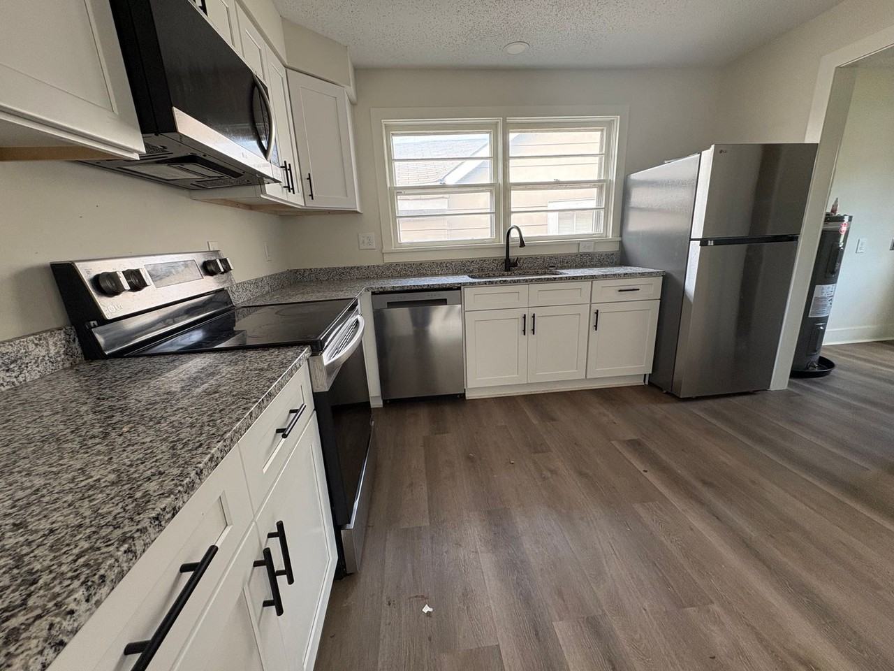 202 Beirne Ave Ne - Photo 4 of 19