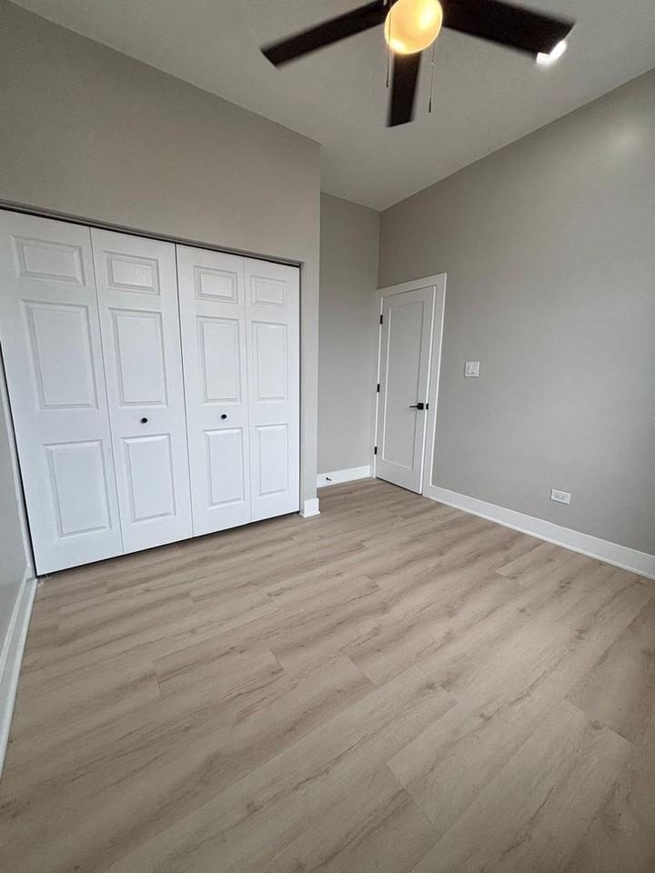 2408 S Blue Island Ave - Photo 5 of 9