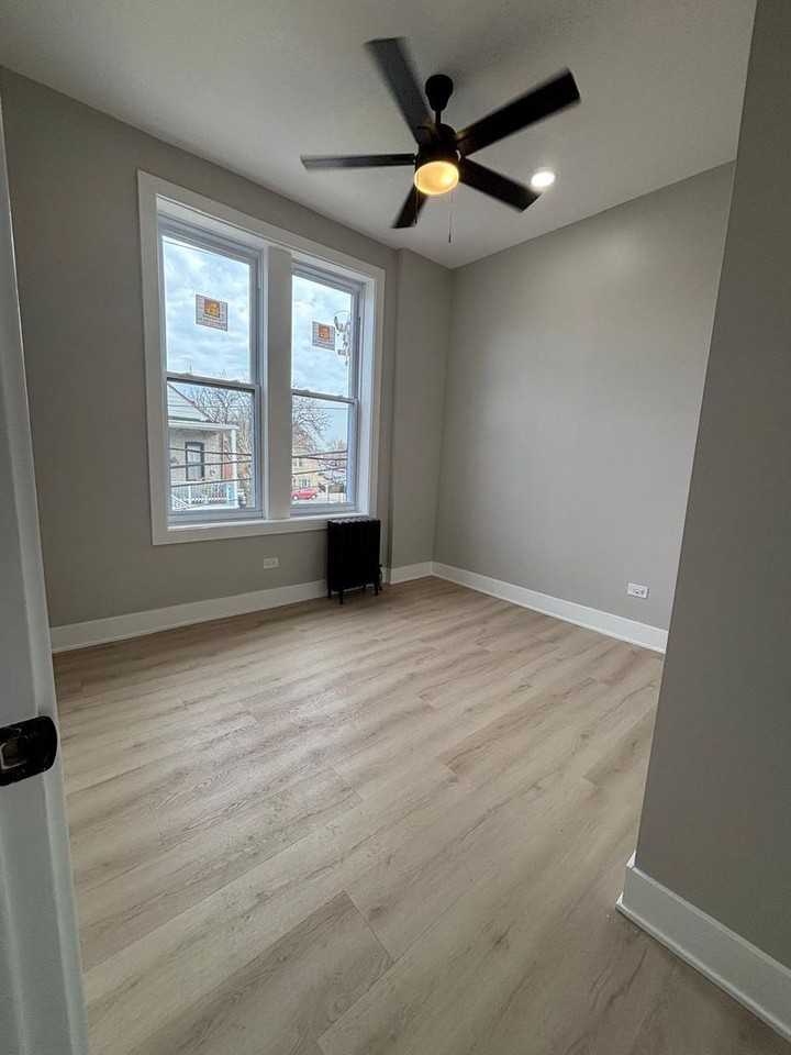 2408 S Blue Island Ave - Photo 6 of 9