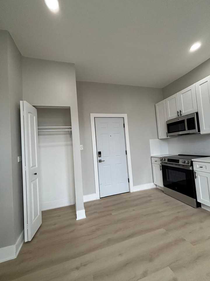 2408 S Blue Island Ave - Photo 7 of 9