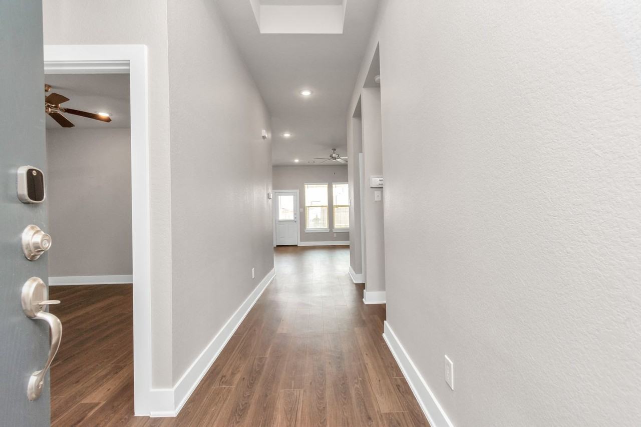 10619 Cascade Creek Dr - Photo 3 of 39