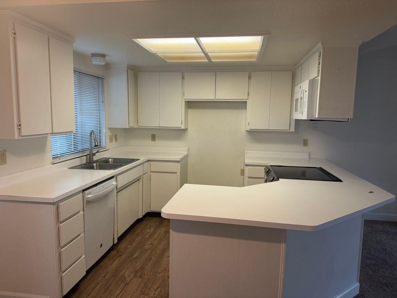 1693 Arlington Ct - Photo 2 of 8