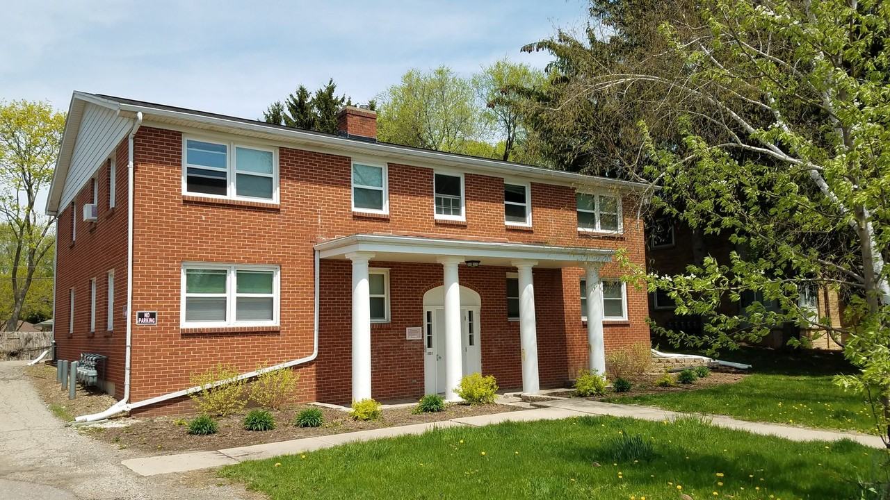 Meadowood Apartments - Photo 2 of 6