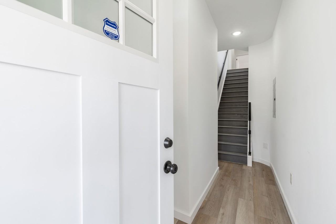 5758 Spruce St - Photo 3 of 22