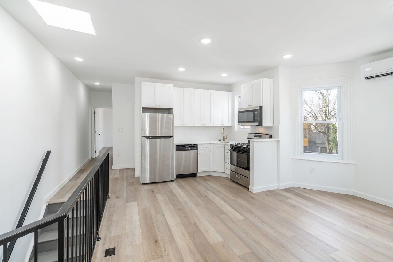 5758 Spruce St - Photo 4 of 22