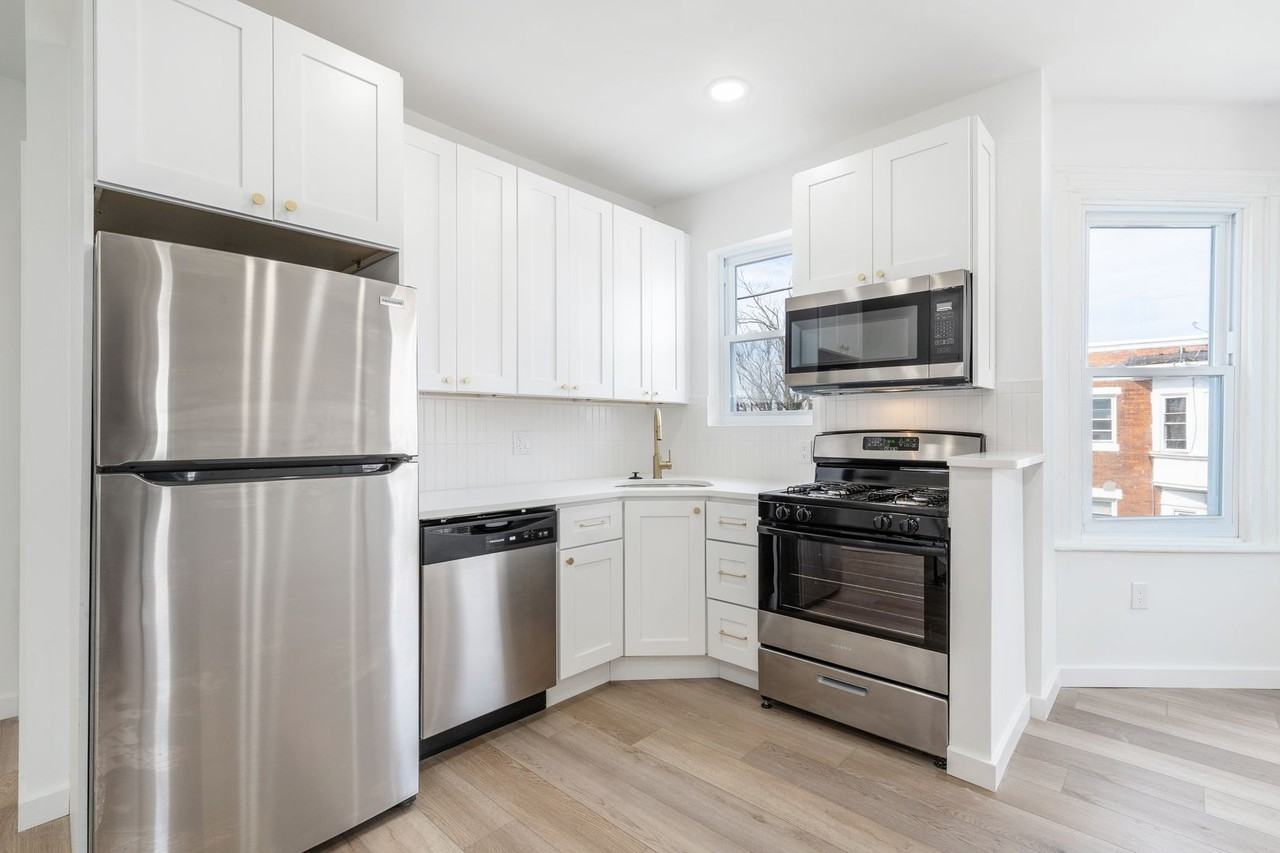 5758 Spruce St - Photo 7 of 22