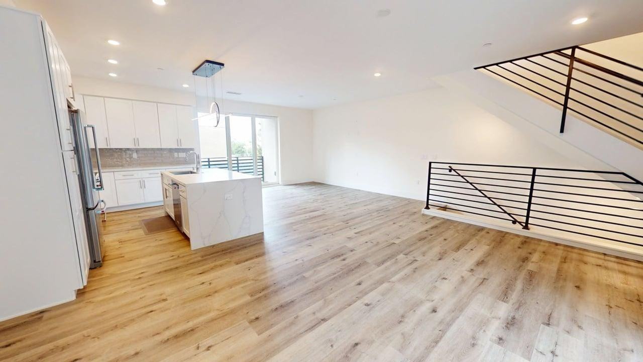 4421 Texas St - Photo 2 of 23