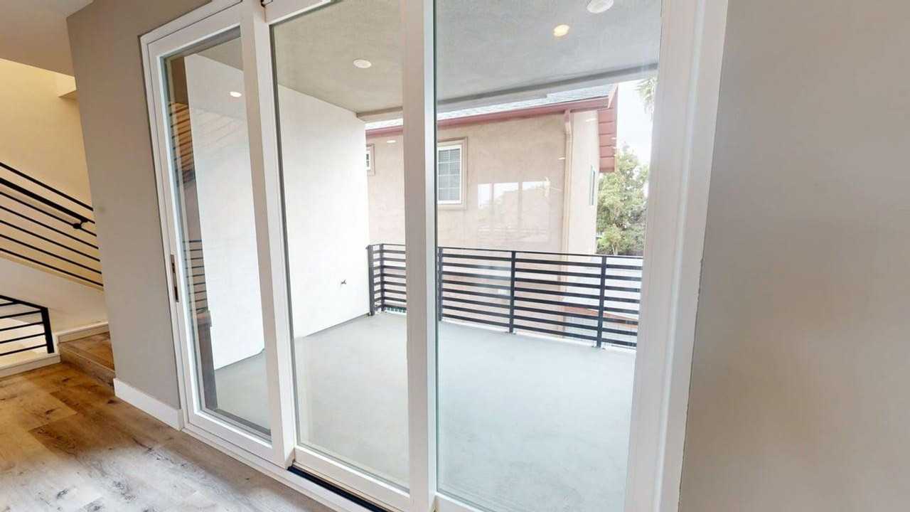 4421 Texas St - Photo 4 of 23