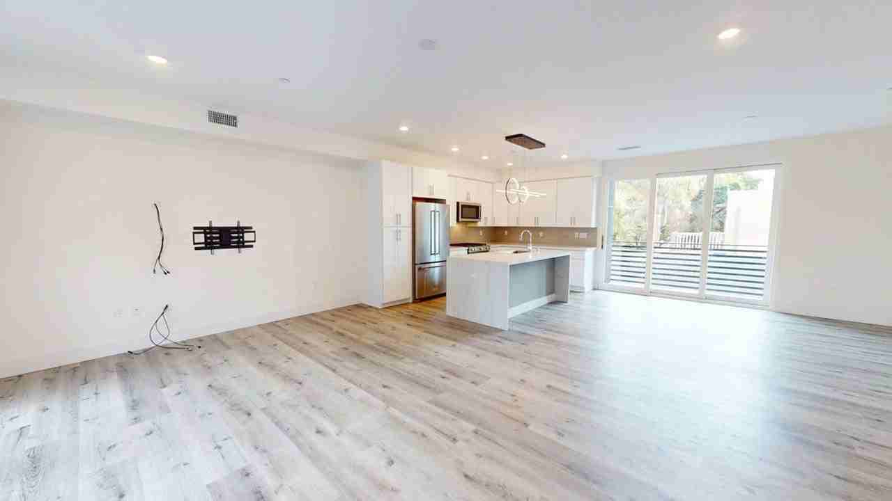 4421 Texas St - Photo 5 of 23