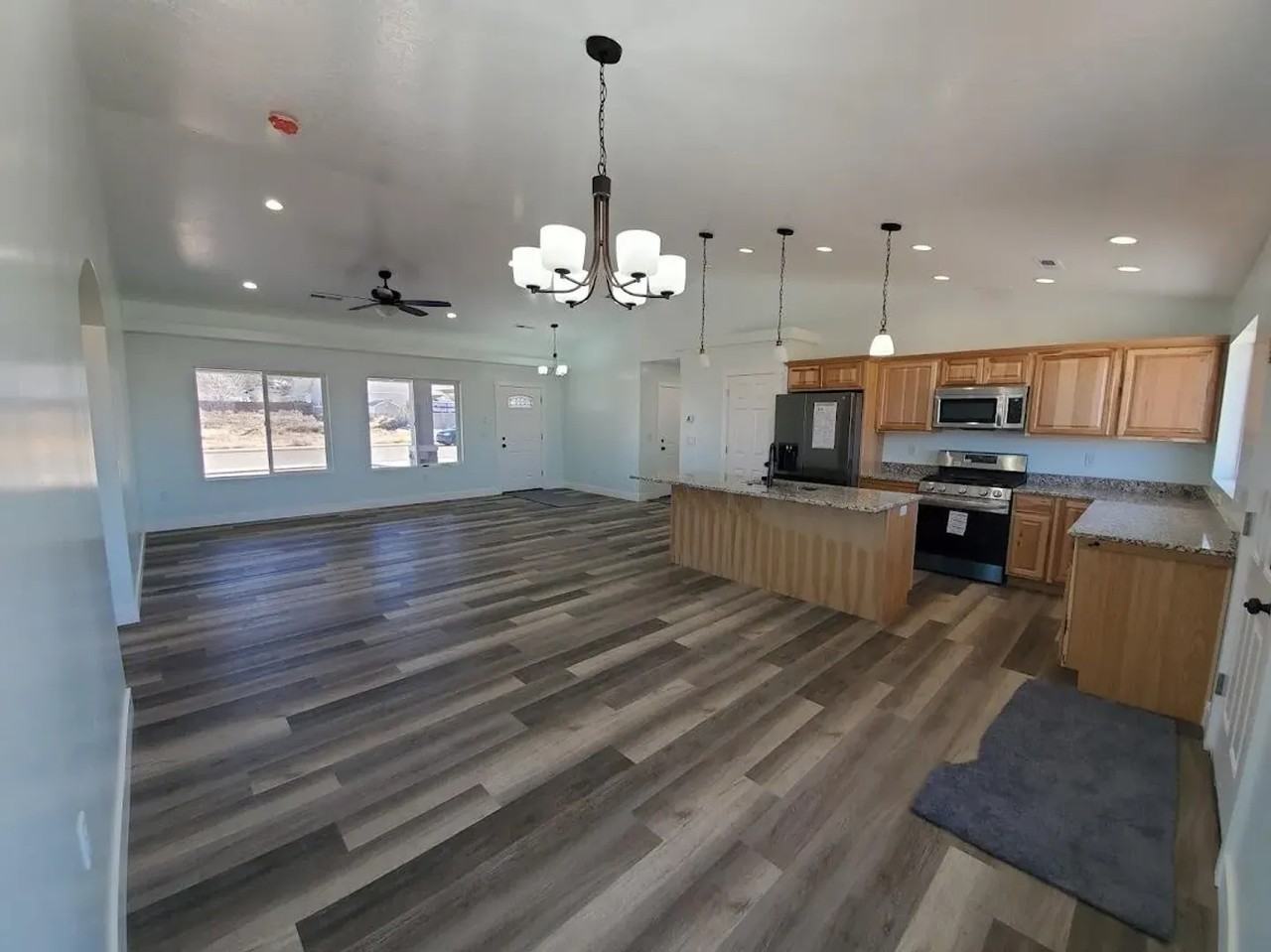 1180 S 4475 W - Photo 6 of 18