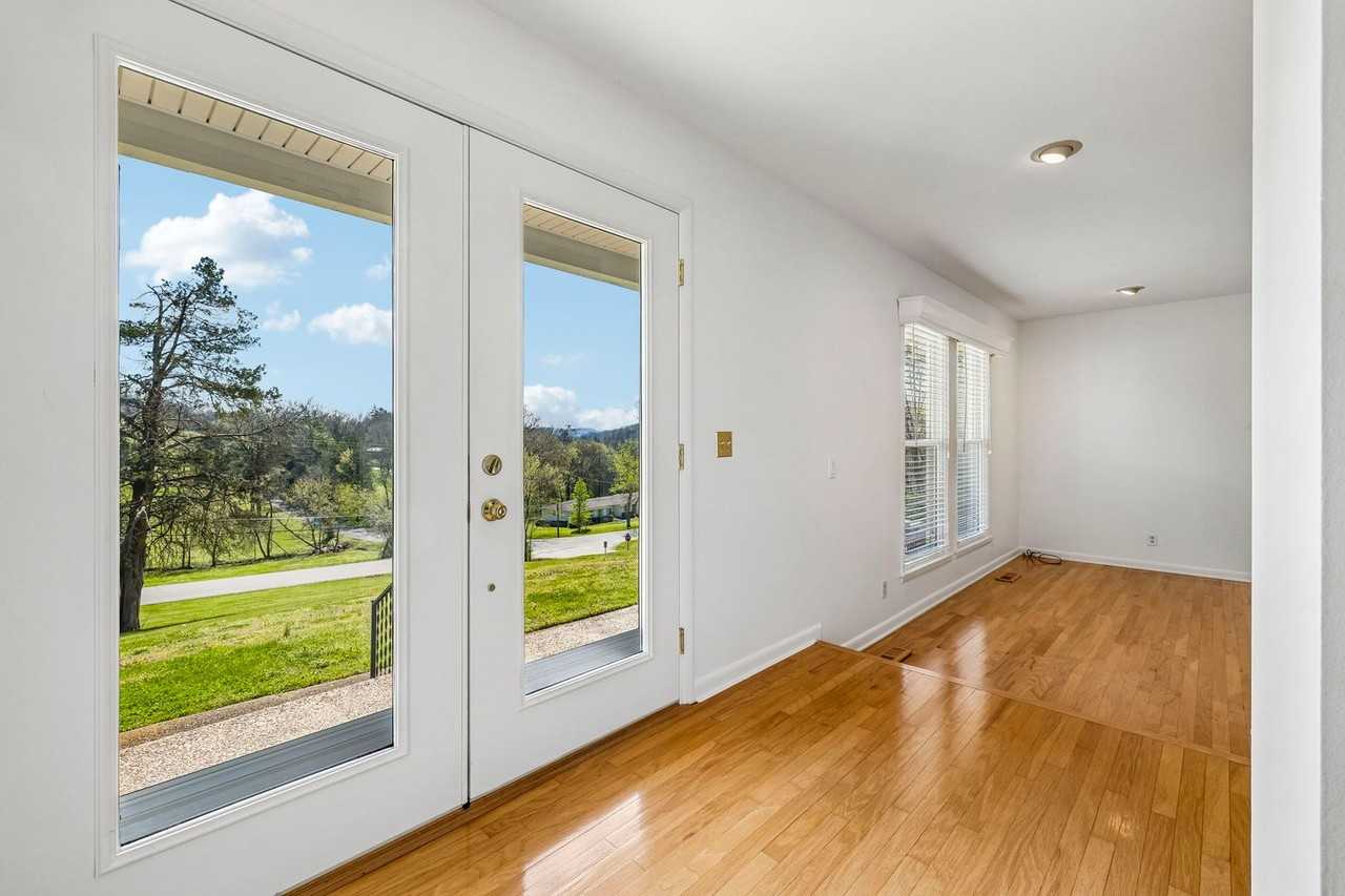 715 High Point Ridge Rd - Photo 6 of 44