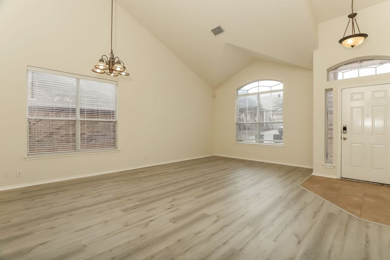 11607 Lemonmint Pkwy - Photo 4 of 17