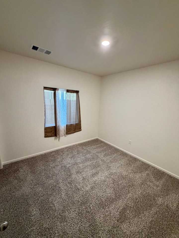 1006 Aggies Ave - Photo 4 of 13