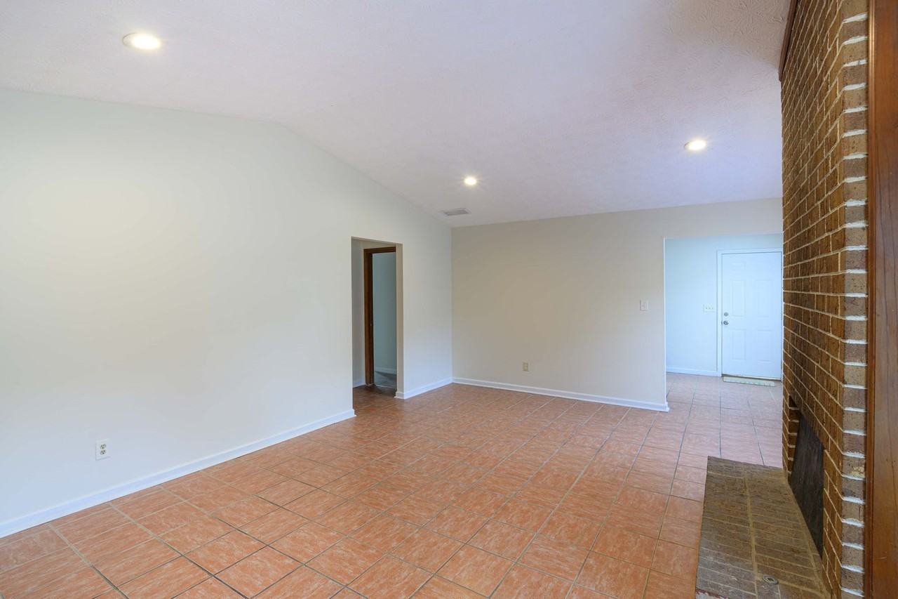 8081 Magnolia Dr - Photo 4 of 17