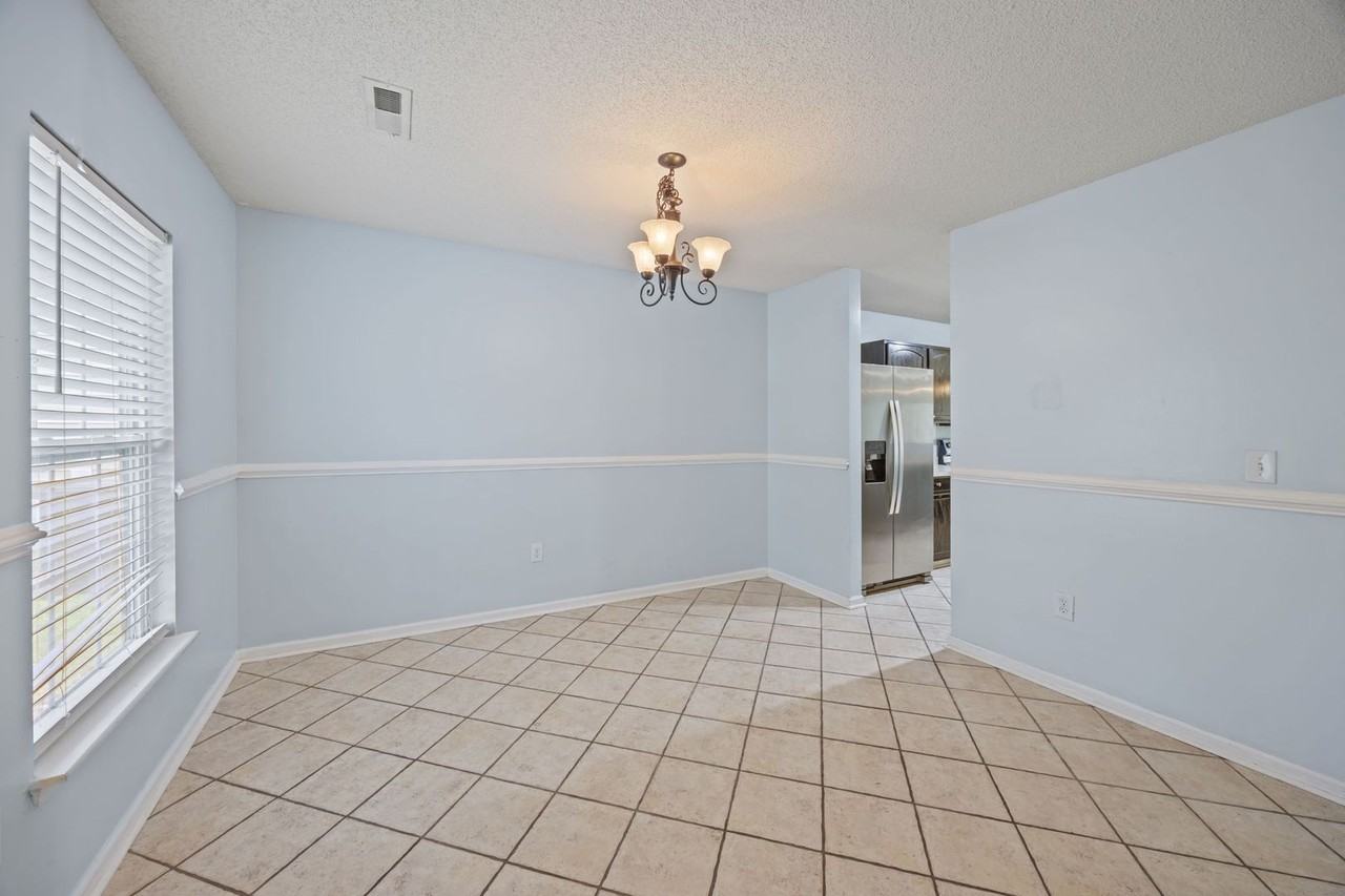 5067 5067 Thorton Dr - Photo 5 of 50