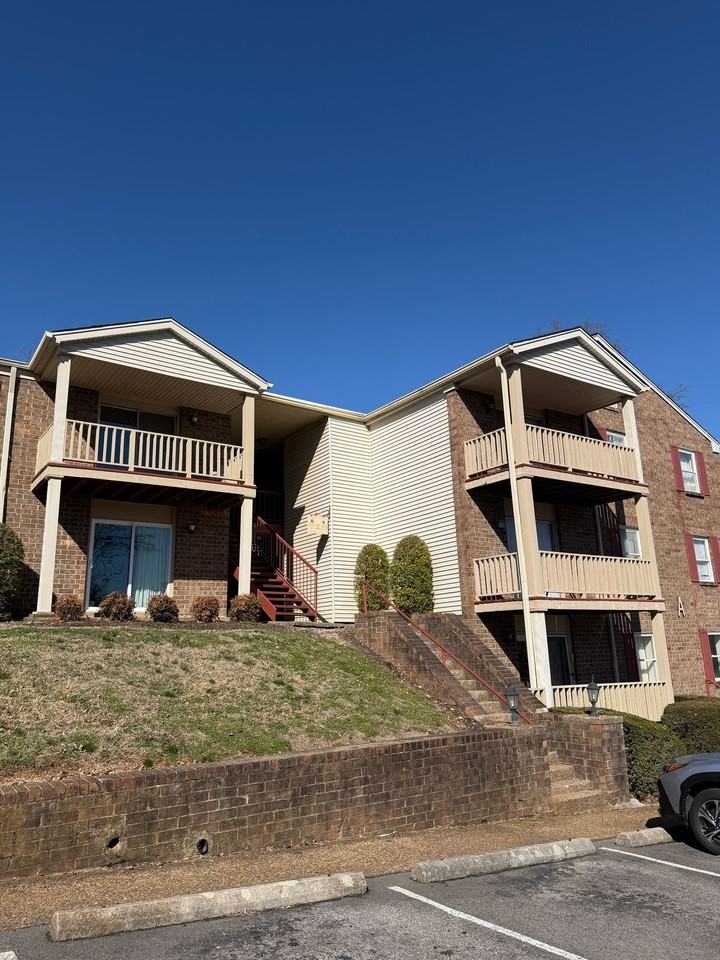 Charlestown Square Apartments - Photo 4 of 11