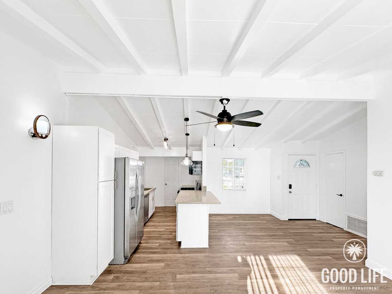 940 N Fern St #A - Photo 4 of 27