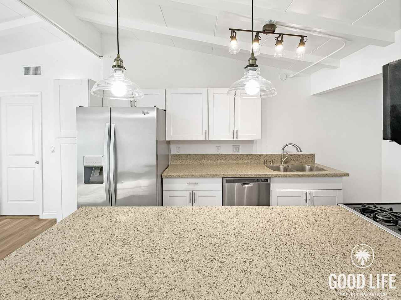 940 N Fern St #A - Photo 6 of 27