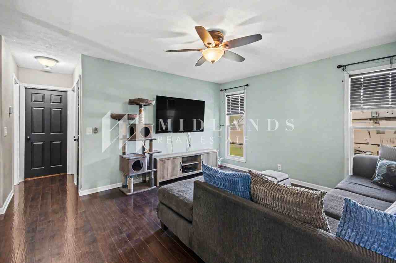 8513 S 143rd St - Photo 4 of 25