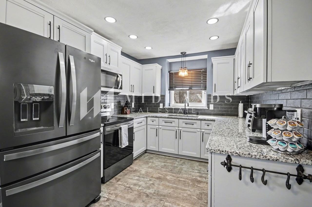 8513 S 143rd St - Photo 7 of 25