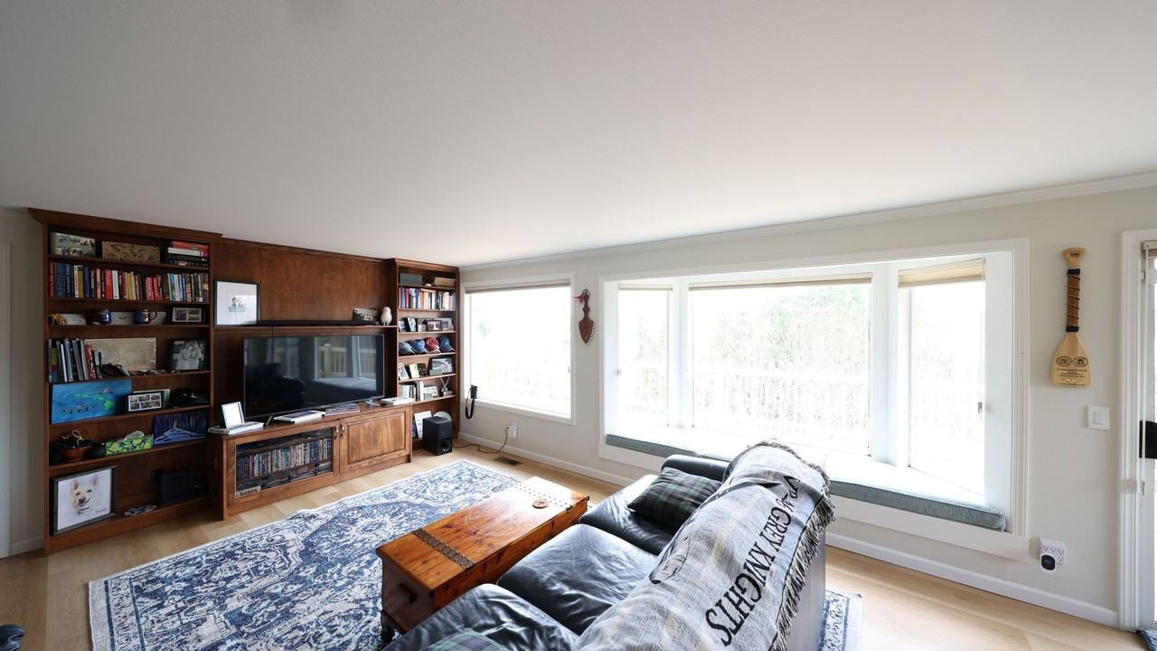 14329 Gibralter Rd - Photo 3 of 21