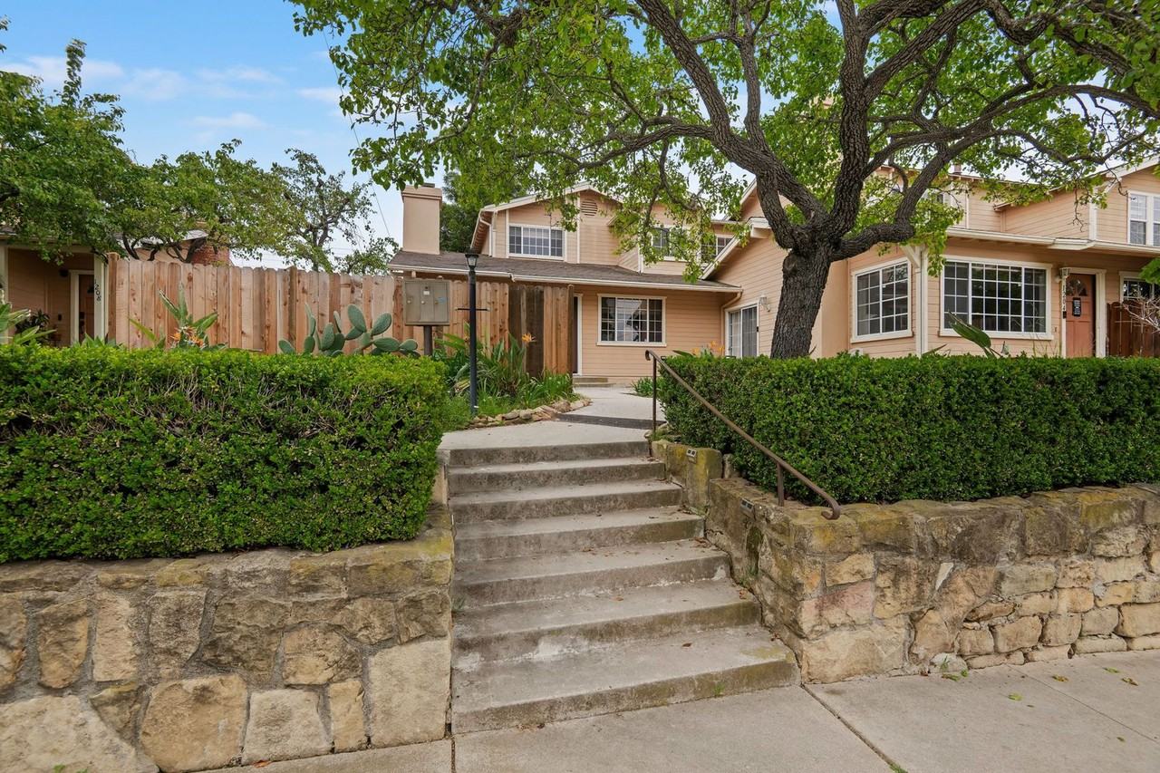 1206 Blanchard St - Photo 2 of 25