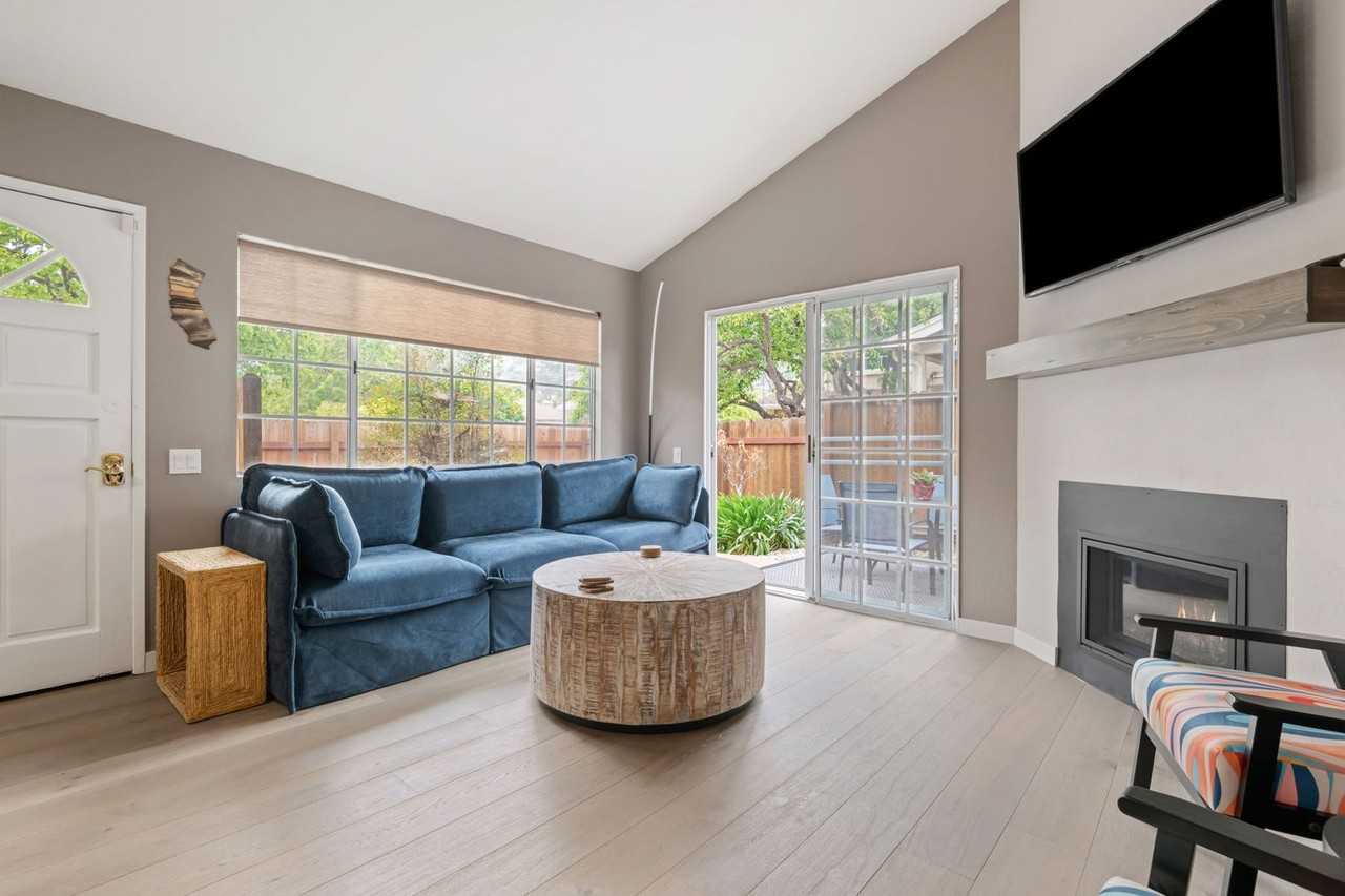 1206 Blanchard St - Photo 5 of 25