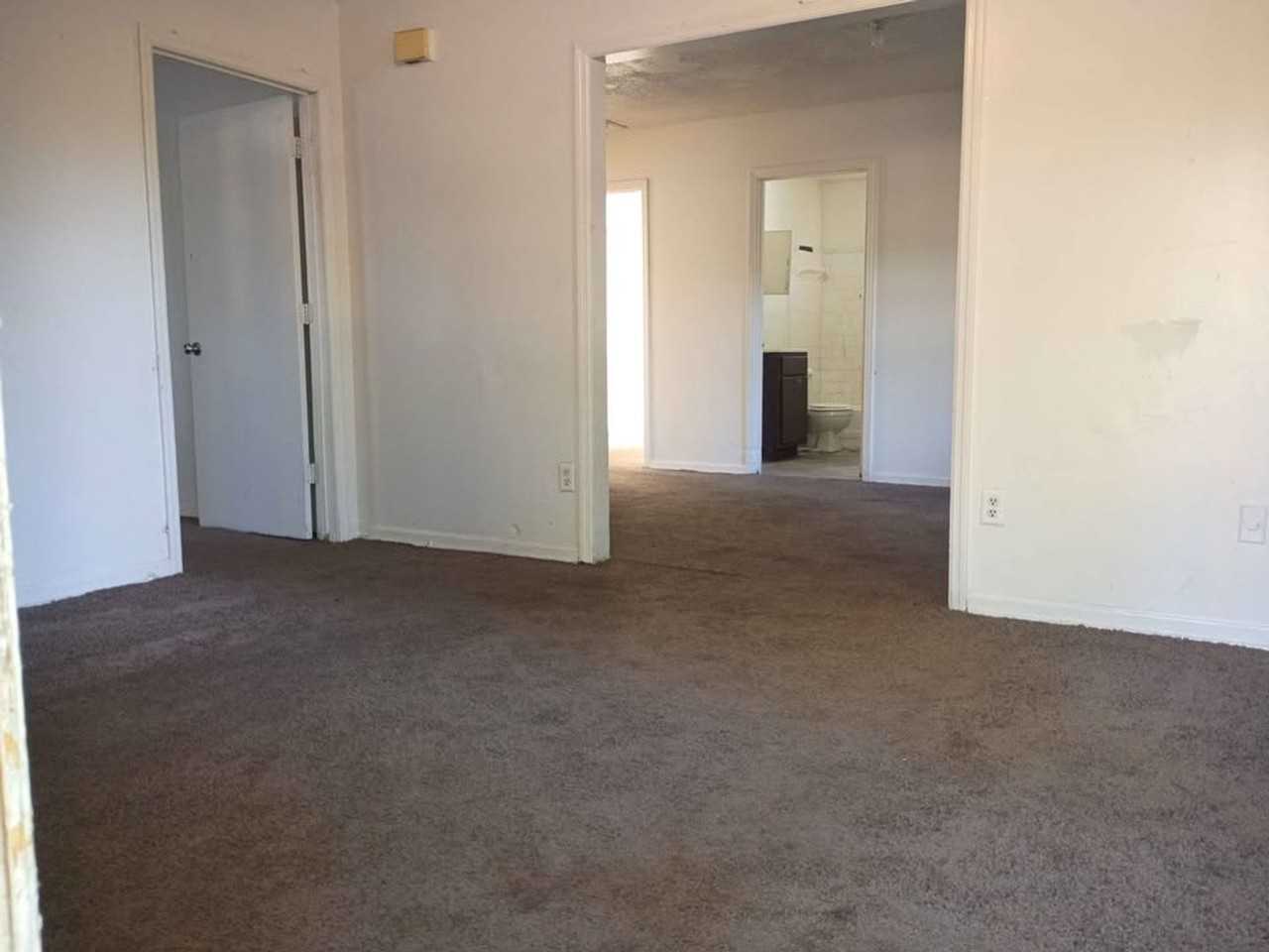 705 S Van Buren St - Photo 2 of 7