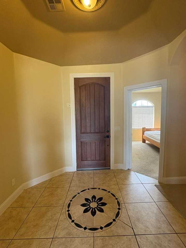 355 N 560 W - Photo 3 of 27