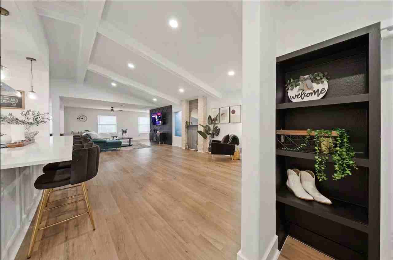 16502 Fox Knl - Photo 6 of 37