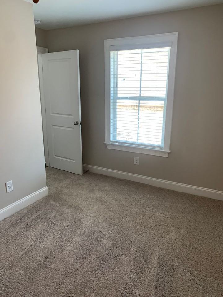 1960 Armistead Ln - Photo 3 of 10