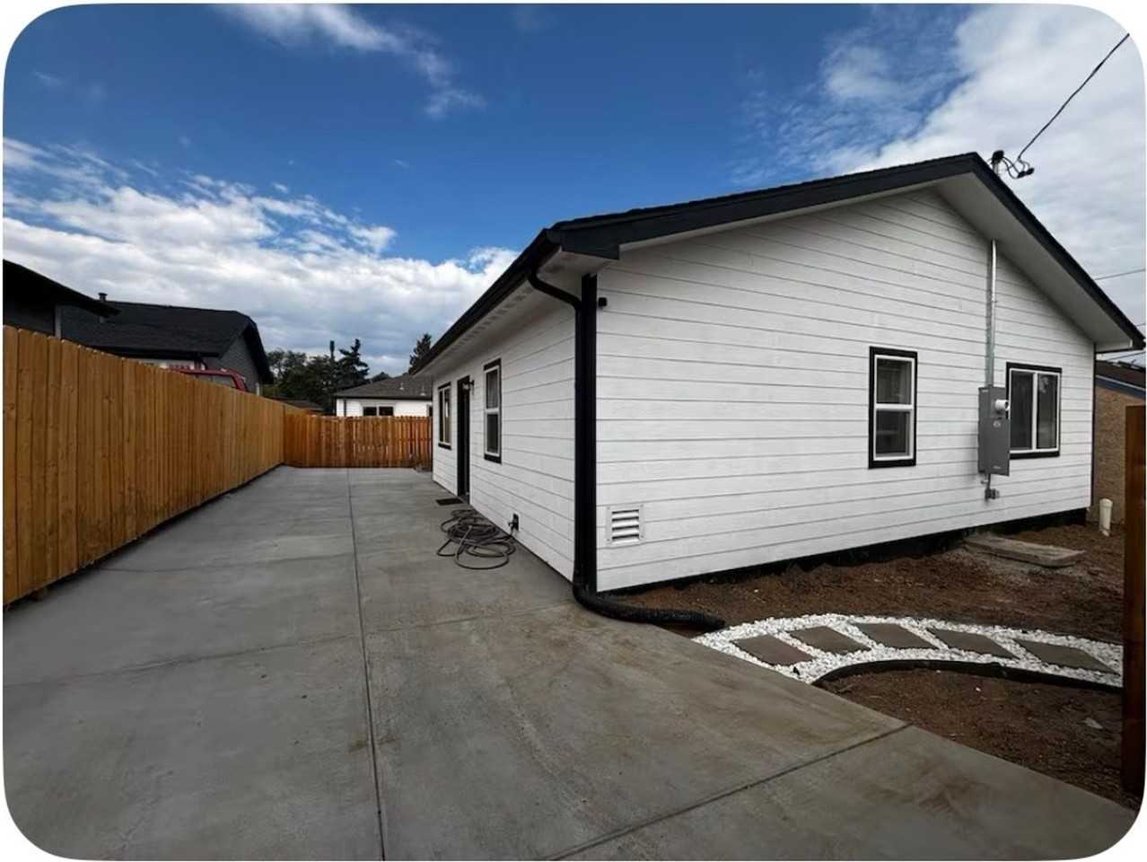 226 S Meade St - Photo 5 of 9