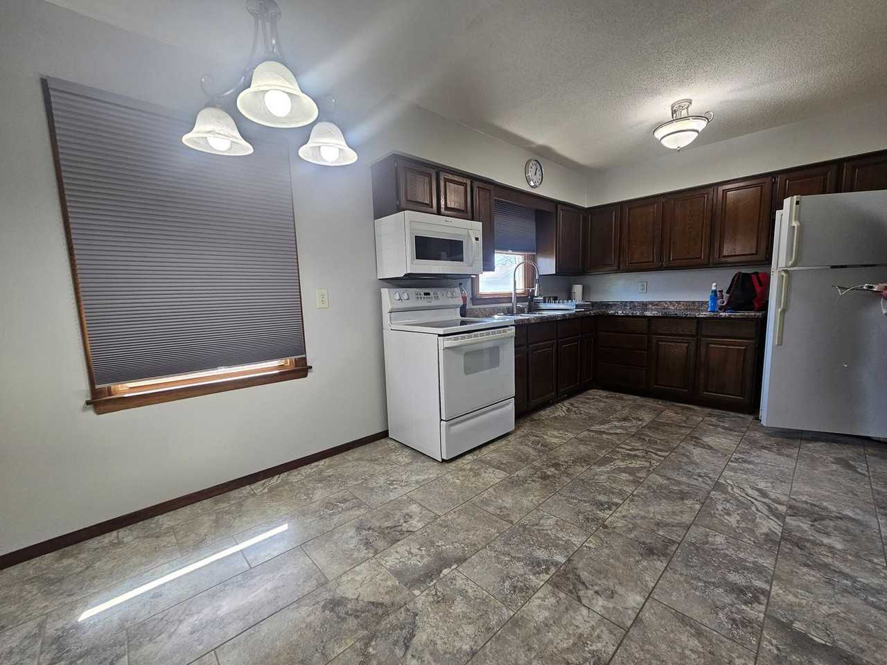 319 Prairie Ave - Photo 6 of 16