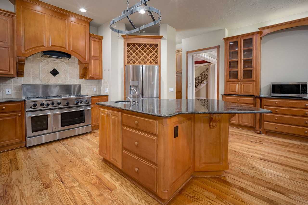 1032 W Lindsey St #A - Photo 6 of 37