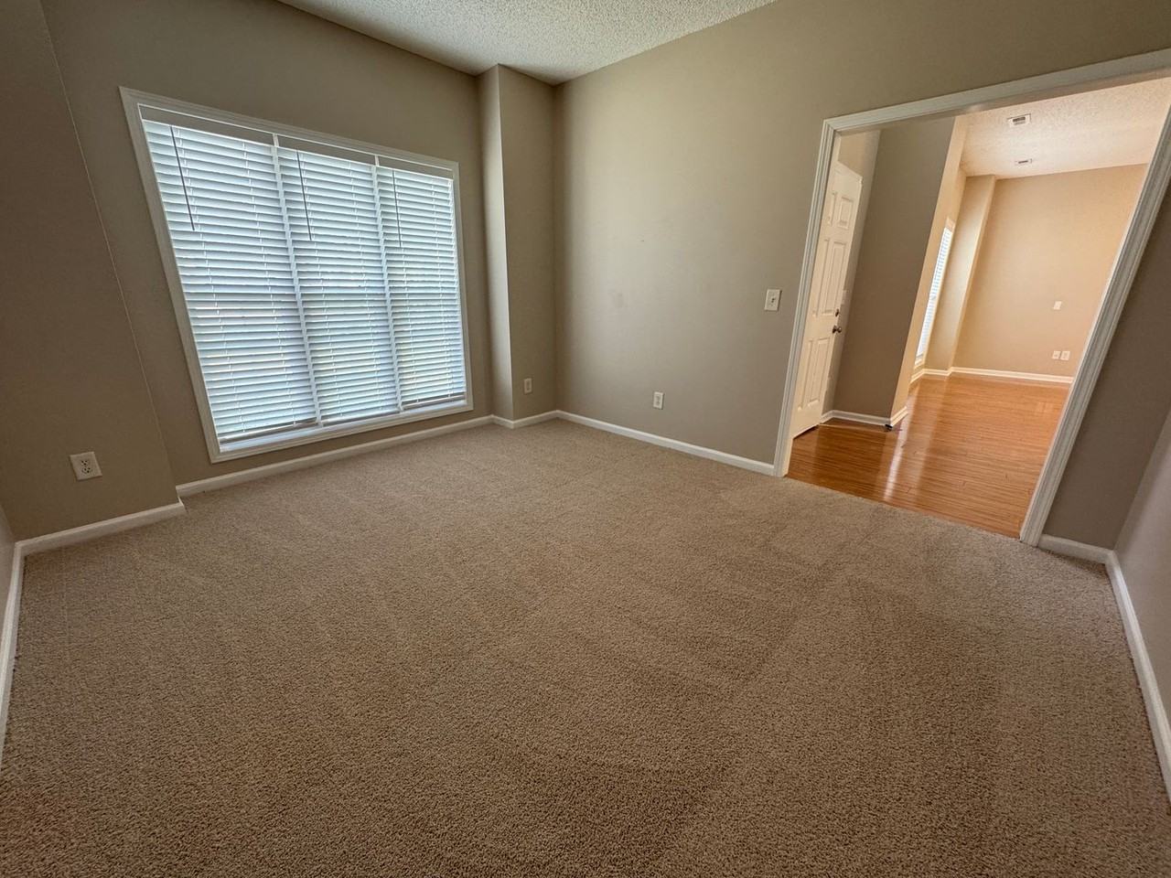 4338 Timberwood Dr - Photo 7 of 20