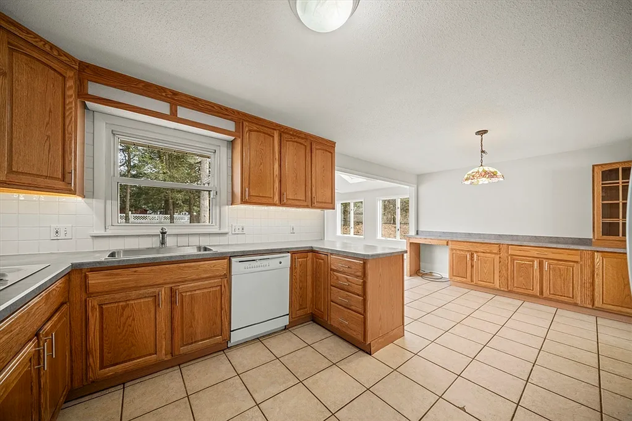 221 Bel Air Dr - Photo 4 of 23