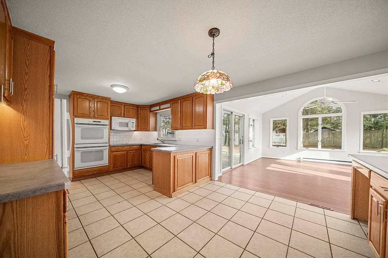 221 Bel Air Dr - Photo 5 of 23