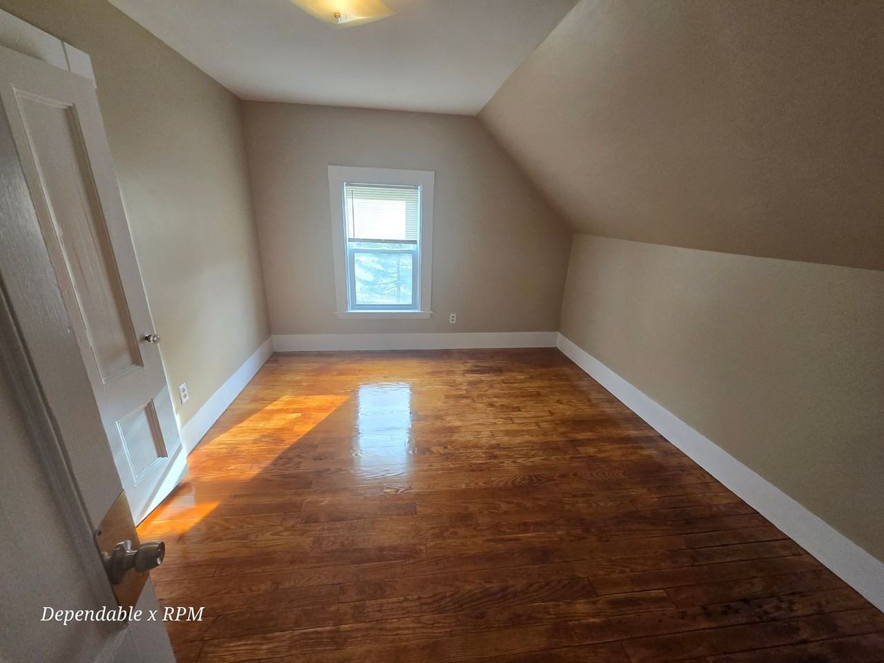 232 Nahatan St - Photo 6 of 31